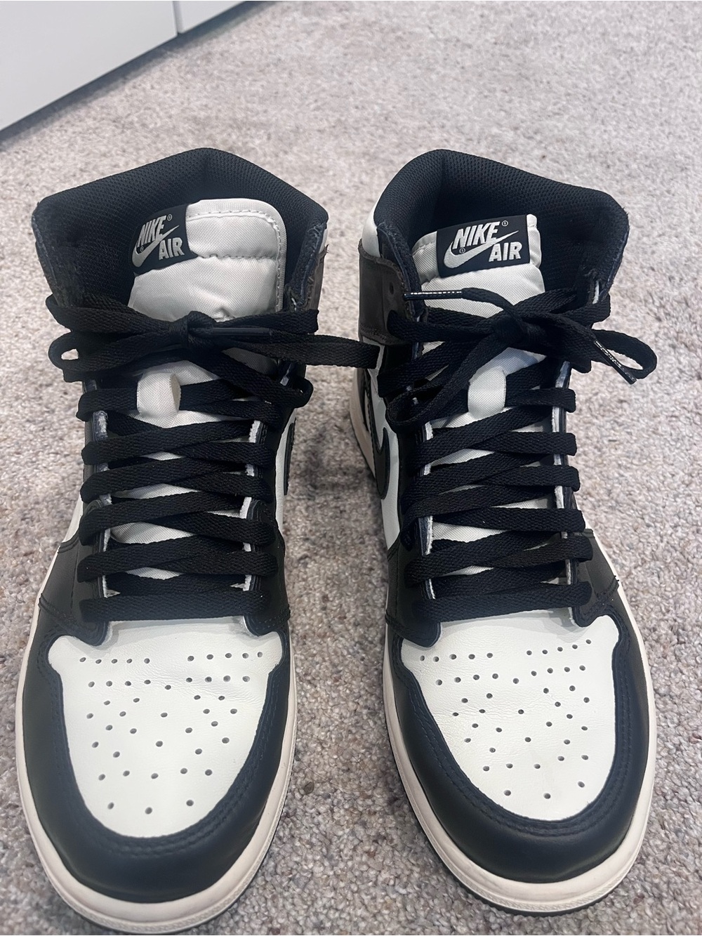 Air Jordan 1 Retro High OG Dark Mocha - Picture 4 of 16
